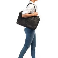 Burkely Antique Avery Dames Laptoptas 2-Zip 15.6" Black -Tassen en Pasjes 85c9cde2ec362a19ae61e27654703fe4d0bf40c4 2