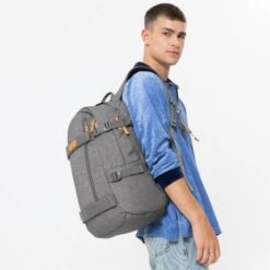 Eastpak Getter CS Rugzak Sunday Grey 18 Eastpak Getter CS Rugzak Sunday Grey -Tassen en Pasjes ek0a5bc6 0b3 alt004 uc216125 mhigh