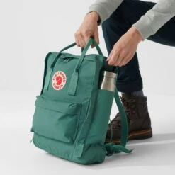 Fjallraven Fjällräven Kanken Rugzak Frost Green - Confetti Pattern -Tassen en Pasjes kanken 23510 664 f detail fjr 1 1